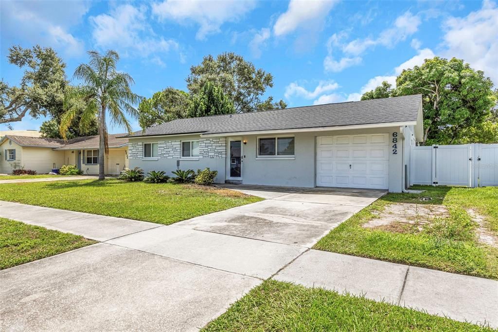 For Rent: $3,600 (4 beds, 2 baths, 1242 Square Feet)