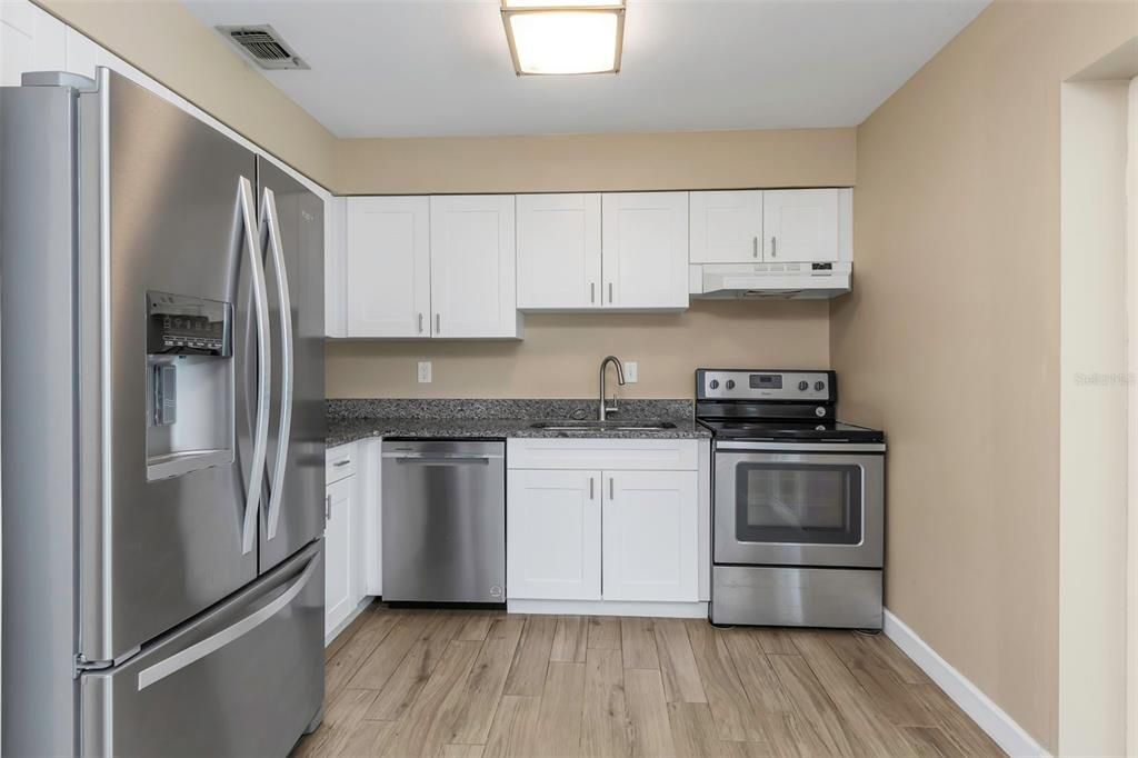 For Rent: $3,600 (4 beds, 2 baths, 1242 Square Feet)