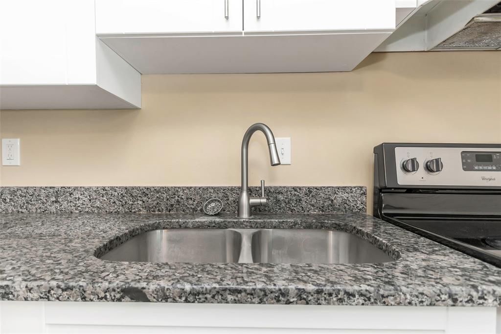 For Rent: $3,600 (4 beds, 2 baths, 1242 Square Feet)