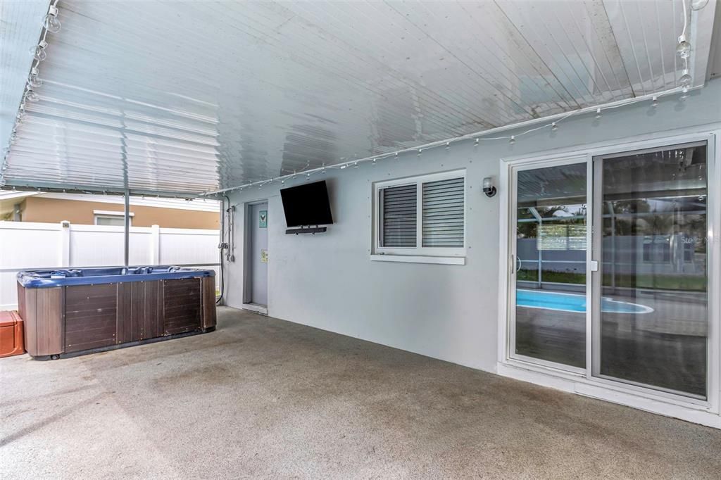 For Rent: $3,600 (4 beds, 2 baths, 1242 Square Feet)
