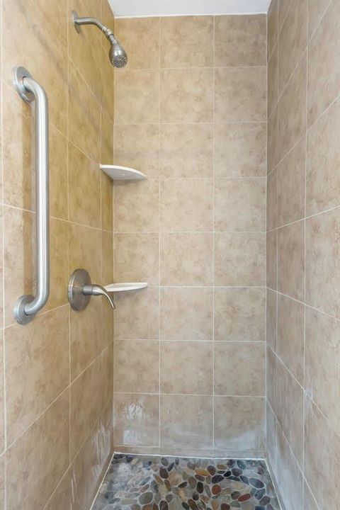 For Rent: $3,600 (4 beds, 2 baths, 1242 Square Feet)