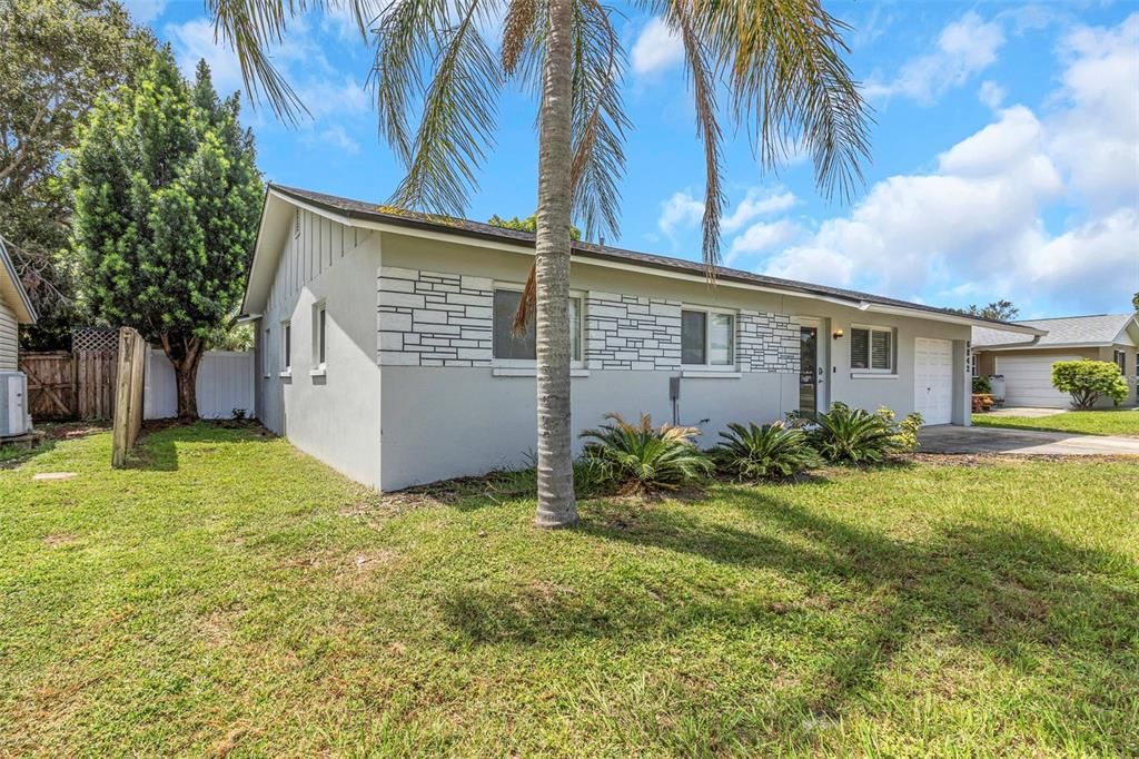 For Rent: $3,600 (4 beds, 2 baths, 1242 Square Feet)