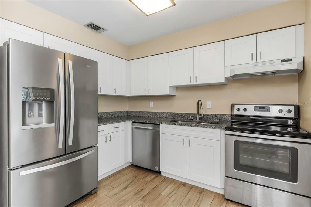 For Rent: $3,600 (4 beds, 2 baths, 1242 Square Feet)