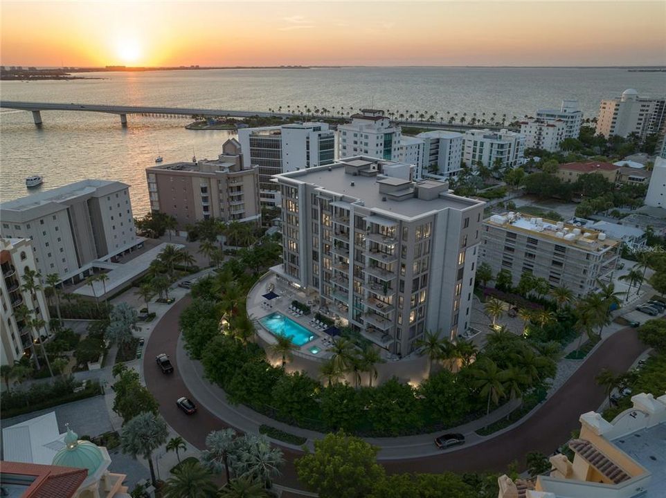 Recently Sold: $2,420,000 (3 beds, 3 baths, 2263 Square Feet)