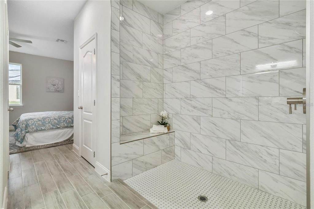На продажу: $339,999 (4 спален, 2 ванн, 1886 Квадратных фут)