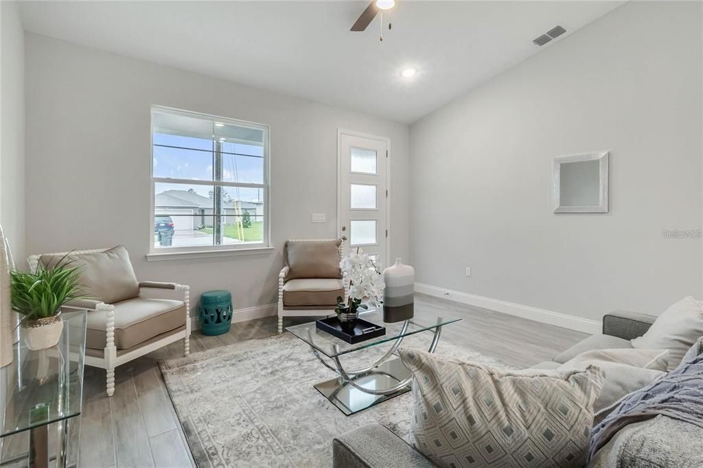 На продажу: $339,999 (4 спален, 2 ванн, 1886 Квадратных фут)