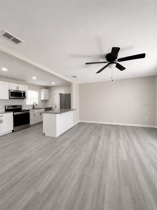 For Sale: $264,900 (4 beds, 2 baths, 1212 Square Feet)