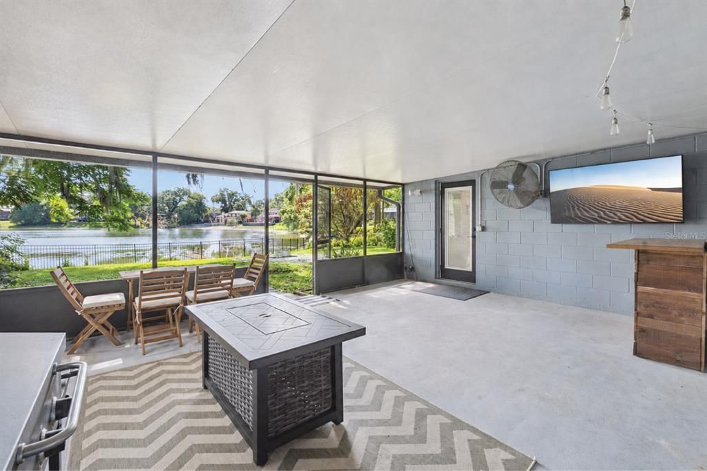 En Venta: $599,000 (4 camas, 2 baños, 1800 Pies cuadrados)