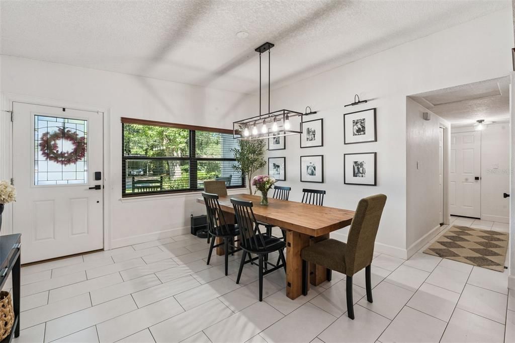 En Venta: $599,000 (4 camas, 2 baños, 1800 Pies cuadrados)