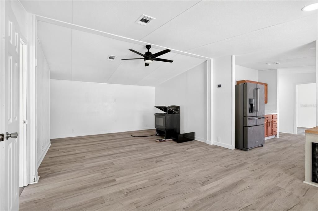 For Rent: $1,800 (4 beds, 2 baths, 1248 Square Feet)