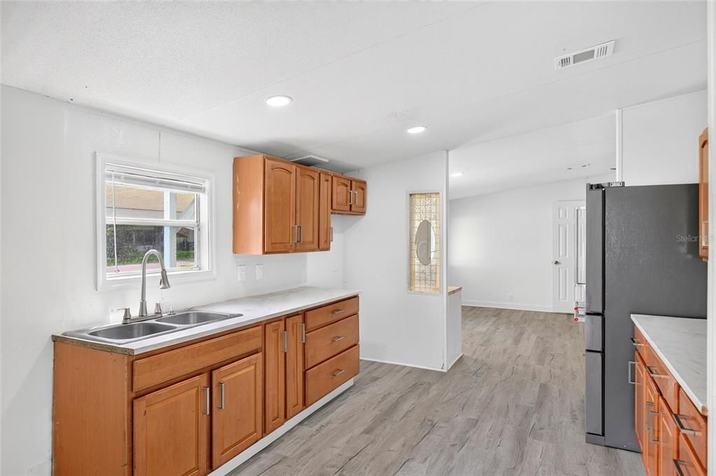 For Rent: $1,800 (4 beds, 2 baths, 1248 Square Feet)