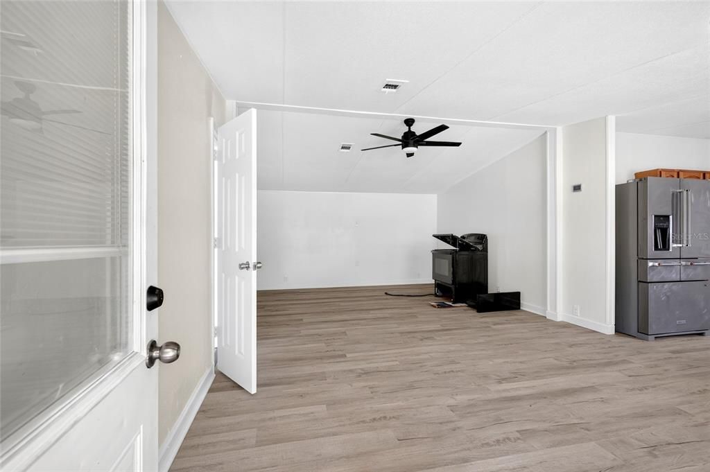 For Rent: $1,800 (4 beds, 2 baths, 1248 Square Feet)
