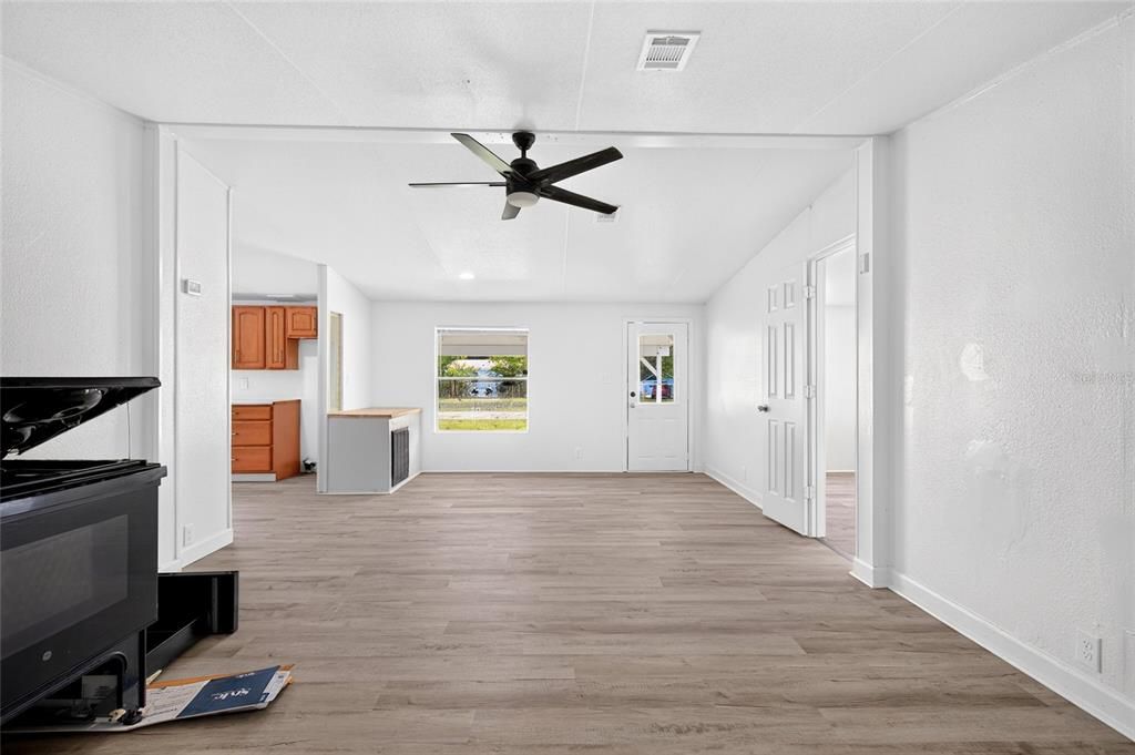 For Rent: $1,800 (4 beds, 2 baths, 1248 Square Feet)