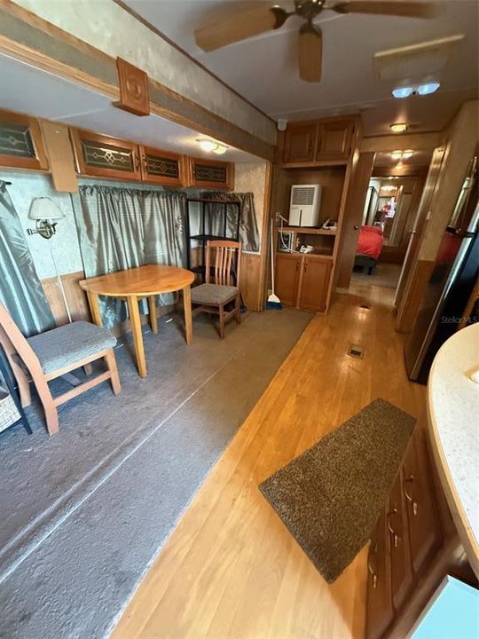 For Rent: $1,000 (1 beds, 1 baths, 330 Square Feet)