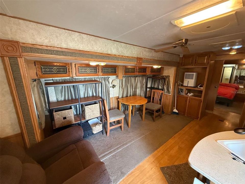 For Rent: $1,000 (1 beds, 1 baths, 330 Square Feet)