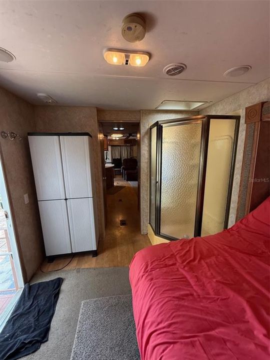 For Rent: $1,000 (1 beds, 1 baths, 330 Square Feet)