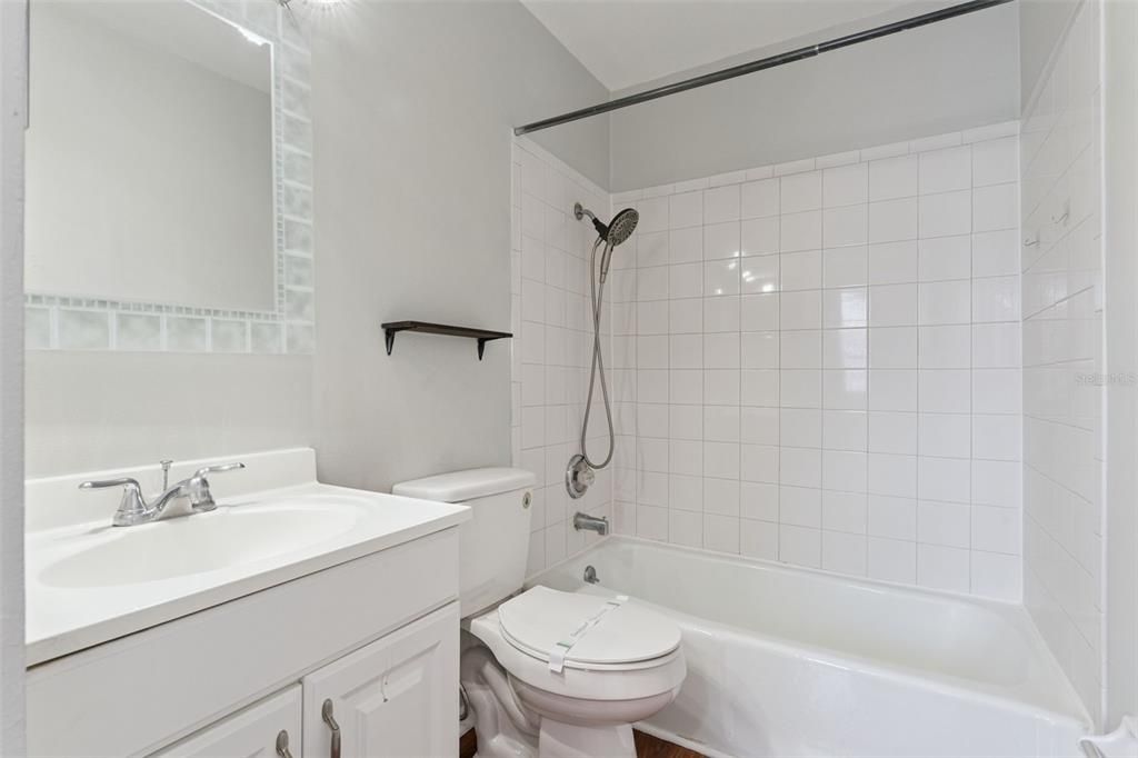 Activo con contrato: $1,595 (2 camas, 1 baños, 1088 Pies cuadrados)