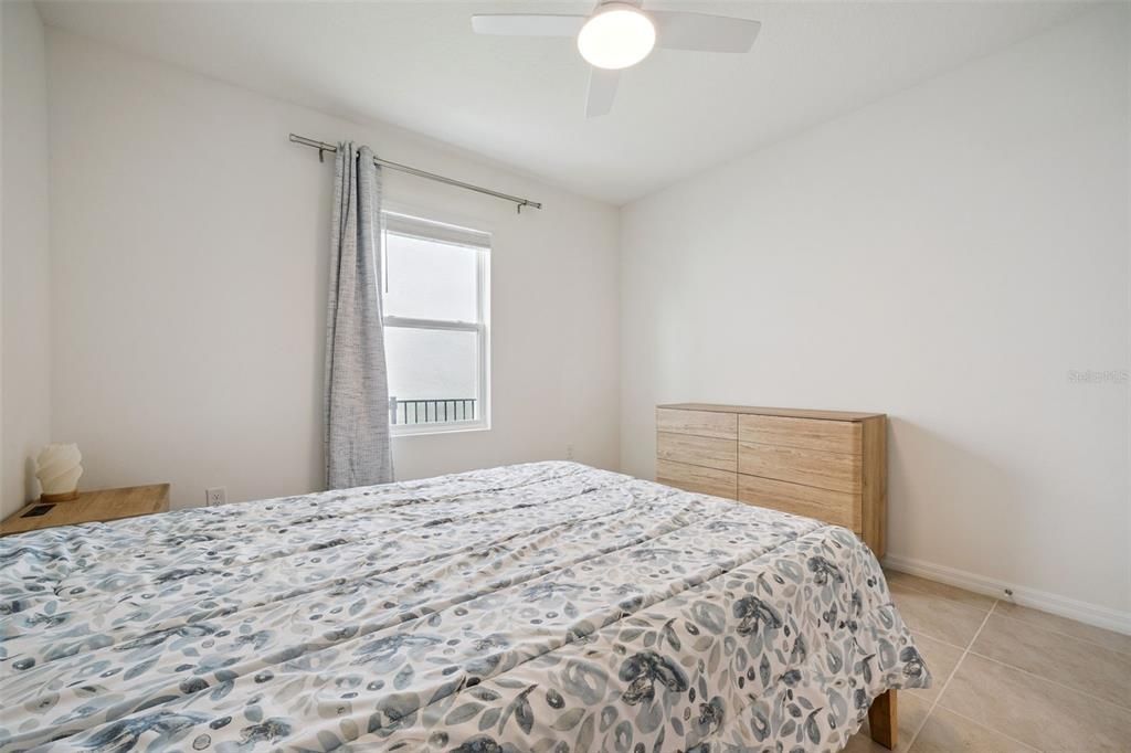 На продажу: $415,000 (4 спален, 2 ванн, 1828 Квадратных фут)