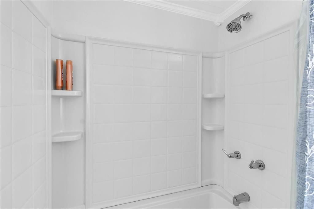 На продажу: $241,900 (2 спален, 2 ванн, 1392 Квадратных фут)