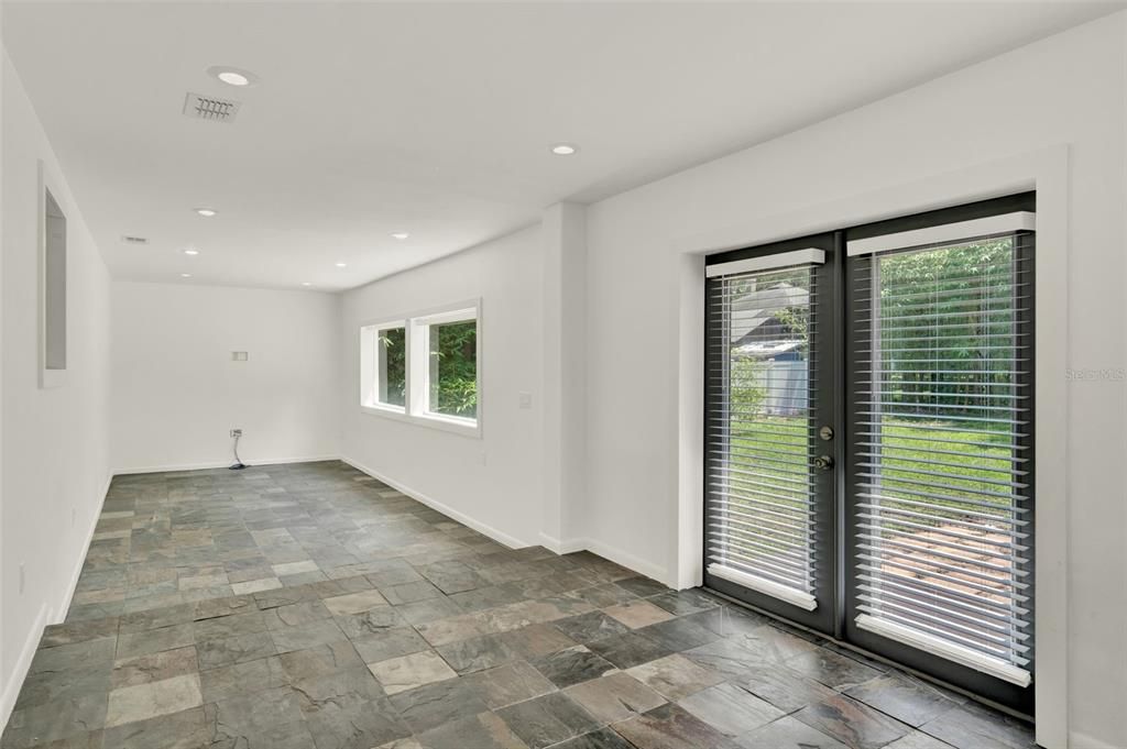 For Rent: $2,350 (3 beds, 1 baths, 1443 Square Feet)