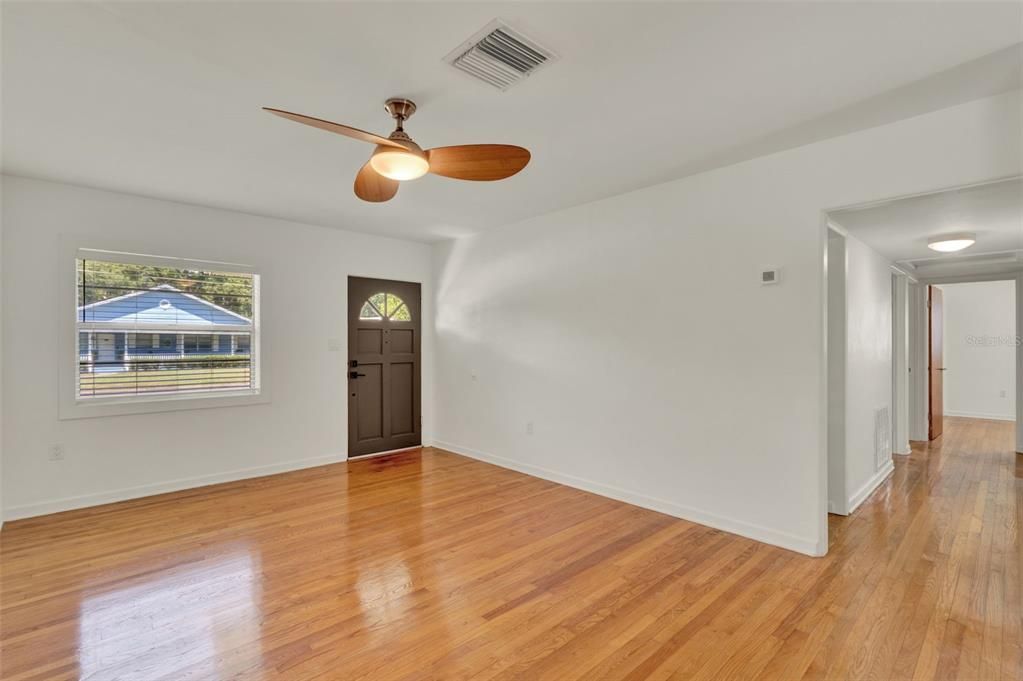 For Rent: $2,350 (3 beds, 1 baths, 1443 Square Feet)