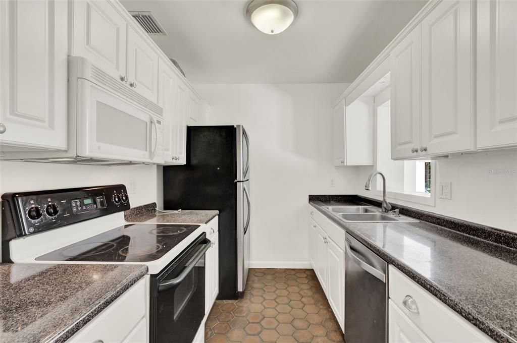 For Rent: $2,350 (3 beds, 1 baths, 1443 Square Feet)