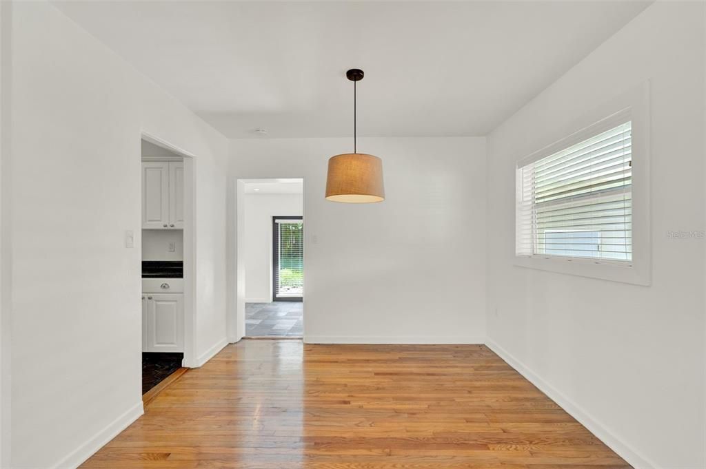 For Rent: $2,350 (3 beds, 1 baths, 1443 Square Feet)