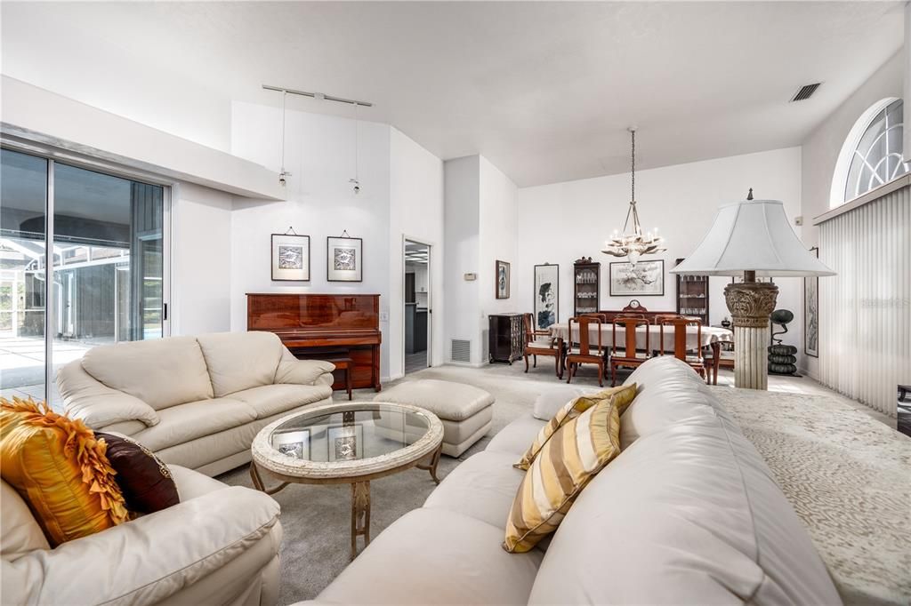 En Venta: $798,000 (5 camas, 3 baños, 4351 Pies cuadrados)