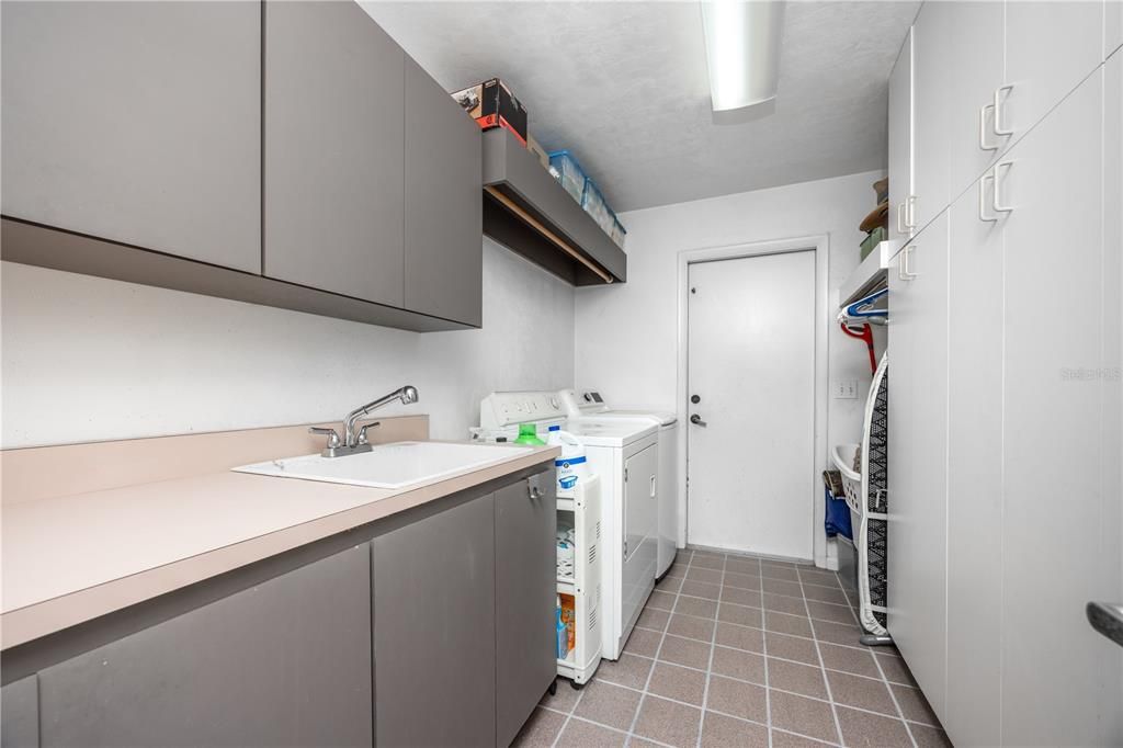 En Venta: $798,000 (5 camas, 3 baños, 4351 Pies cuadrados)