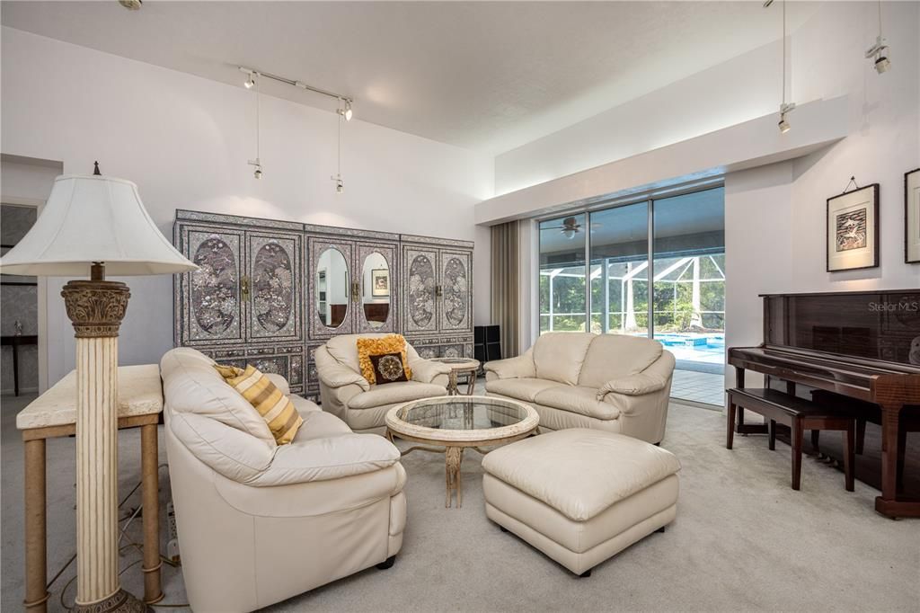 En Venta: $798,000 (5 camas, 3 baños, 4351 Pies cuadrados)