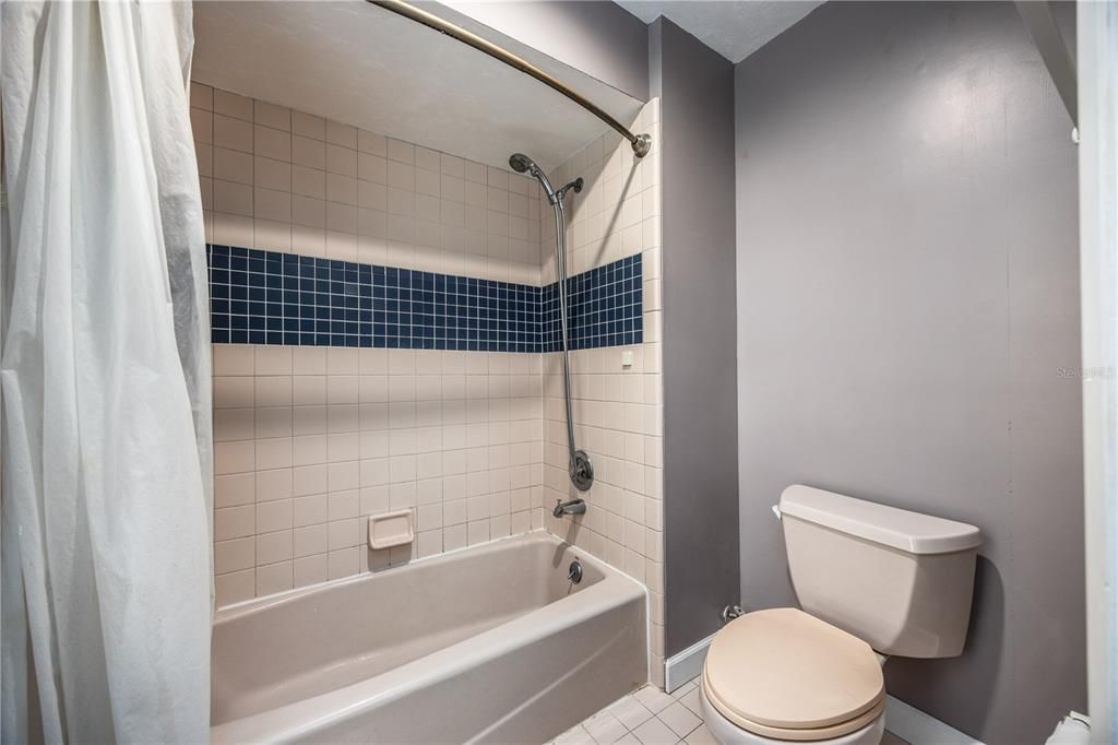En Venta: $798,000 (5 camas, 3 baños, 4351 Pies cuadrados)