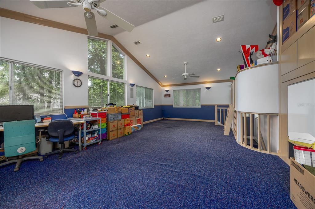En Venta: $798,000 (5 camas, 3 baños, 4351 Pies cuadrados)