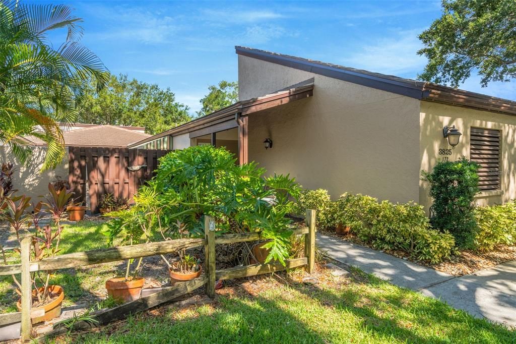 For Sale: $350,000 (2 beds, 2 baths, 1630 Square Feet)