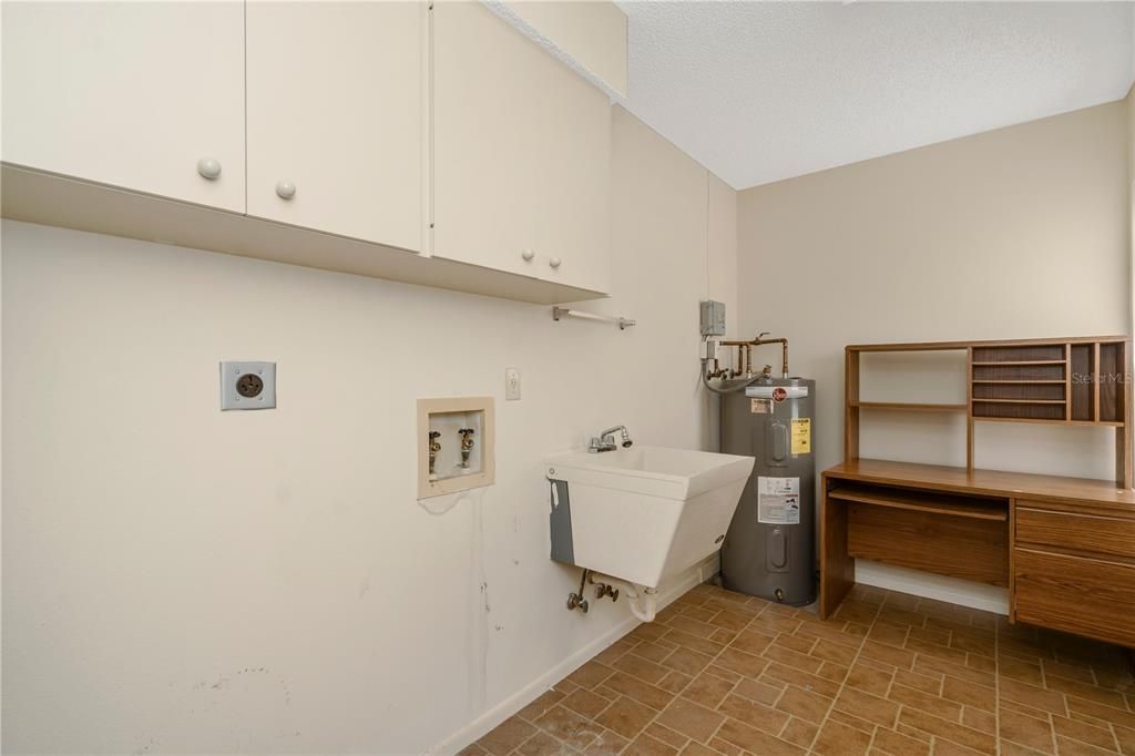For Sale: $350,000 (2 beds, 2 baths, 1630 Square Feet)