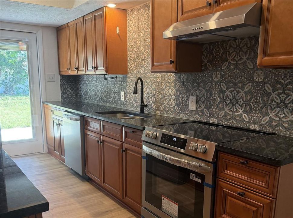 На продажу: $369,000 (3 спален, 2 ванн, 1388 Квадратных фут)