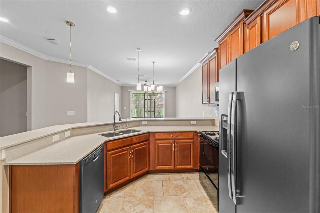На продажу: $199,999 (2 спален, 2 ванн, 1385 Квадратных фут)