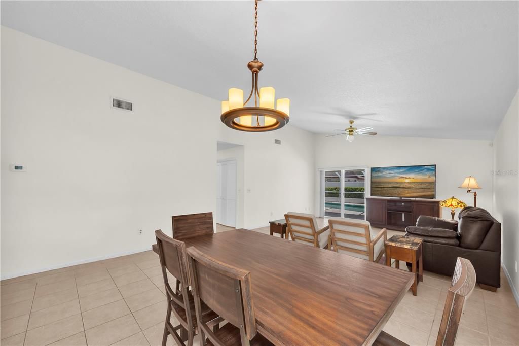 En Venta: $399,500 (3 camas, 2 baños, 1549 Pies cuadrados)