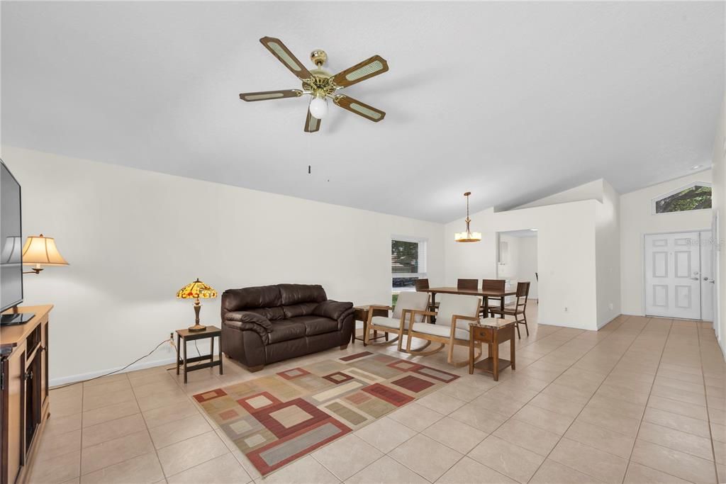 En Venta: $399,500 (3 camas, 2 baños, 1549 Pies cuadrados)