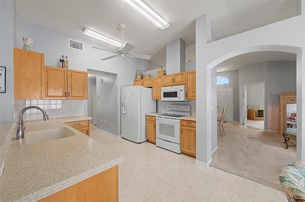 На продажу: $395,000 (3 спален, 2 ванн, 1873 Квадратных фут)