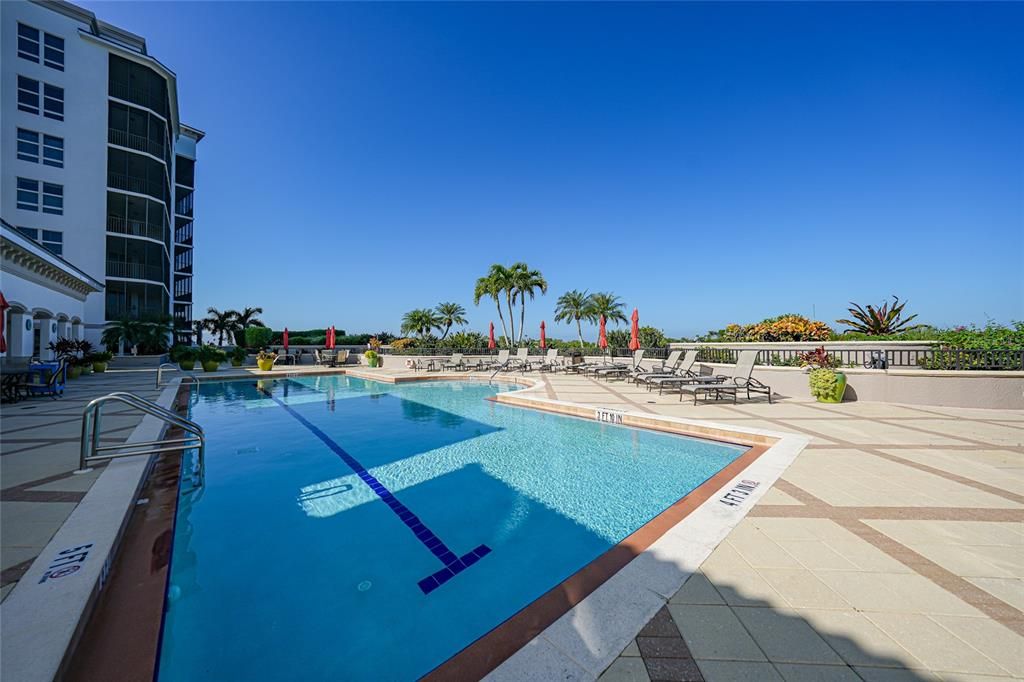 En Venta: $725,000 (3 camas, 3 baños, 2351 Pies cuadrados)