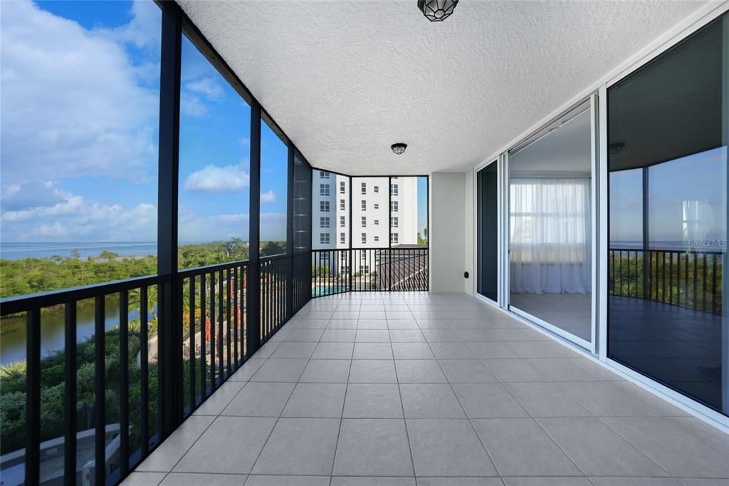 En Venta: $725,000 (3 camas, 3 baños, 2351 Pies cuadrados)