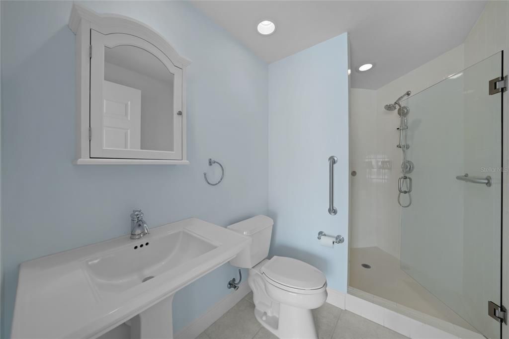 En Venta: $725,000 (3 camas, 3 baños, 2351 Pies cuadrados)