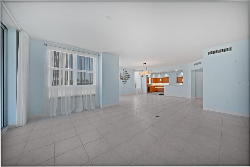 En Venta: $725,000 (3 camas, 3 baños, 2351 Pies cuadrados)