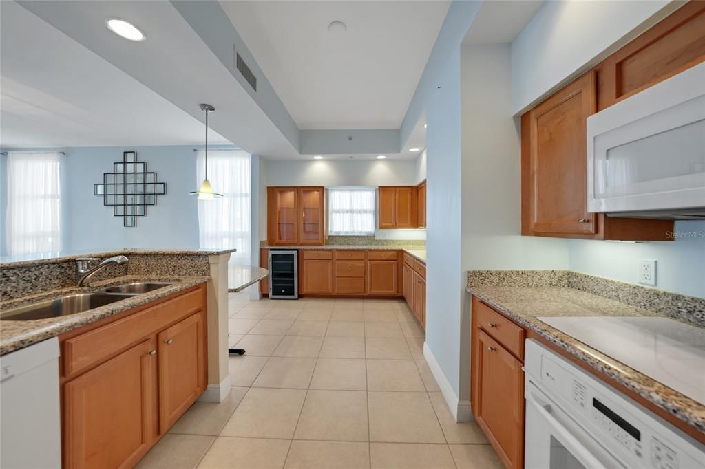 En Venta: $725,000 (3 camas, 3 baños, 2351 Pies cuadrados)