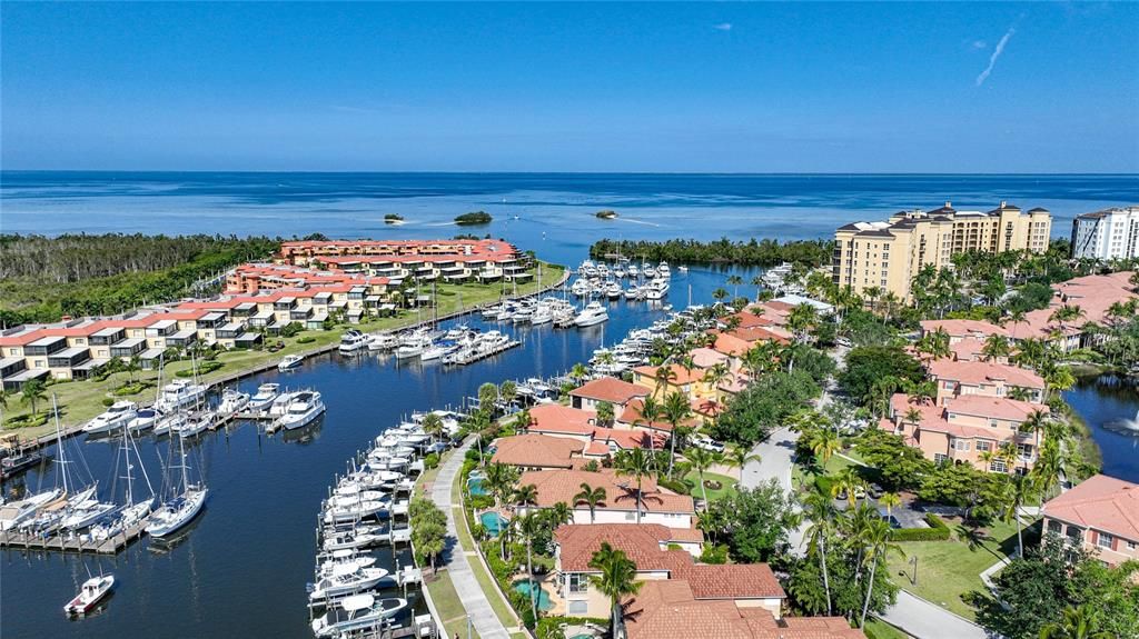 En Venta: $725,000 (3 camas, 3 baños, 2351 Pies cuadrados)