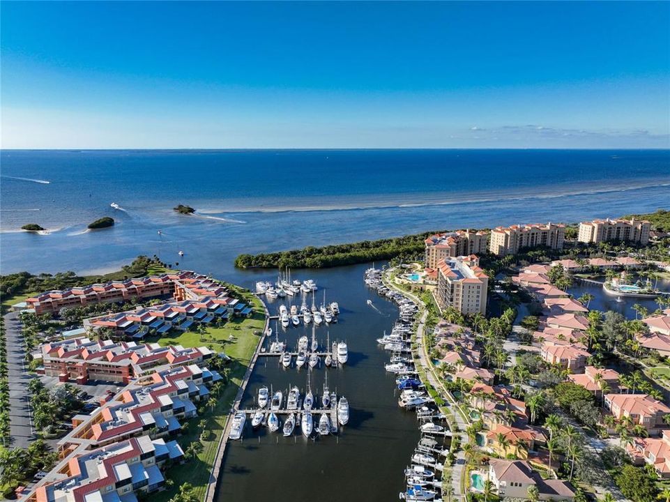 En Venta: $725,000 (3 camas, 3 baños, 2351 Pies cuadrados)
