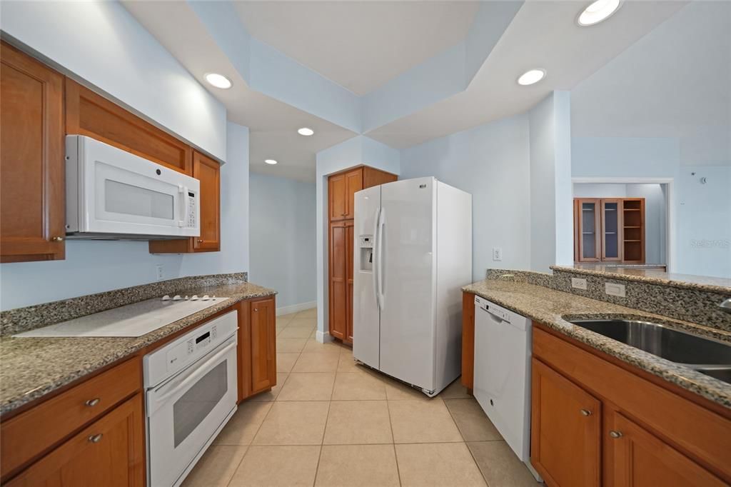En Venta: $725,000 (3 camas, 3 baños, 2351 Pies cuadrados)