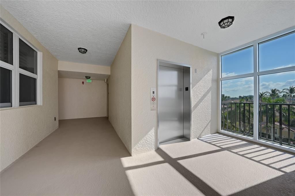 En Venta: $725,000 (3 camas, 3 baños, 2351 Pies cuadrados)