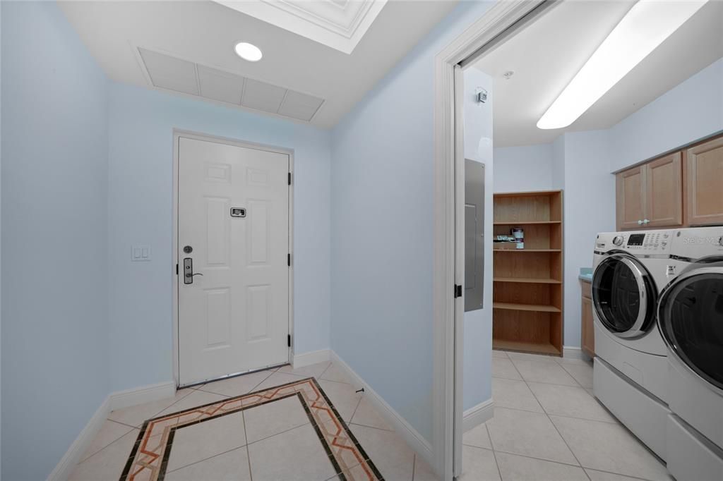 En Venta: $725,000 (3 camas, 3 baños, 2351 Pies cuadrados)