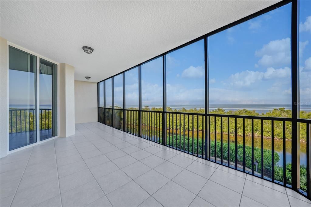 En Venta: $725,000 (3 camas, 3 baños, 2351 Pies cuadrados)